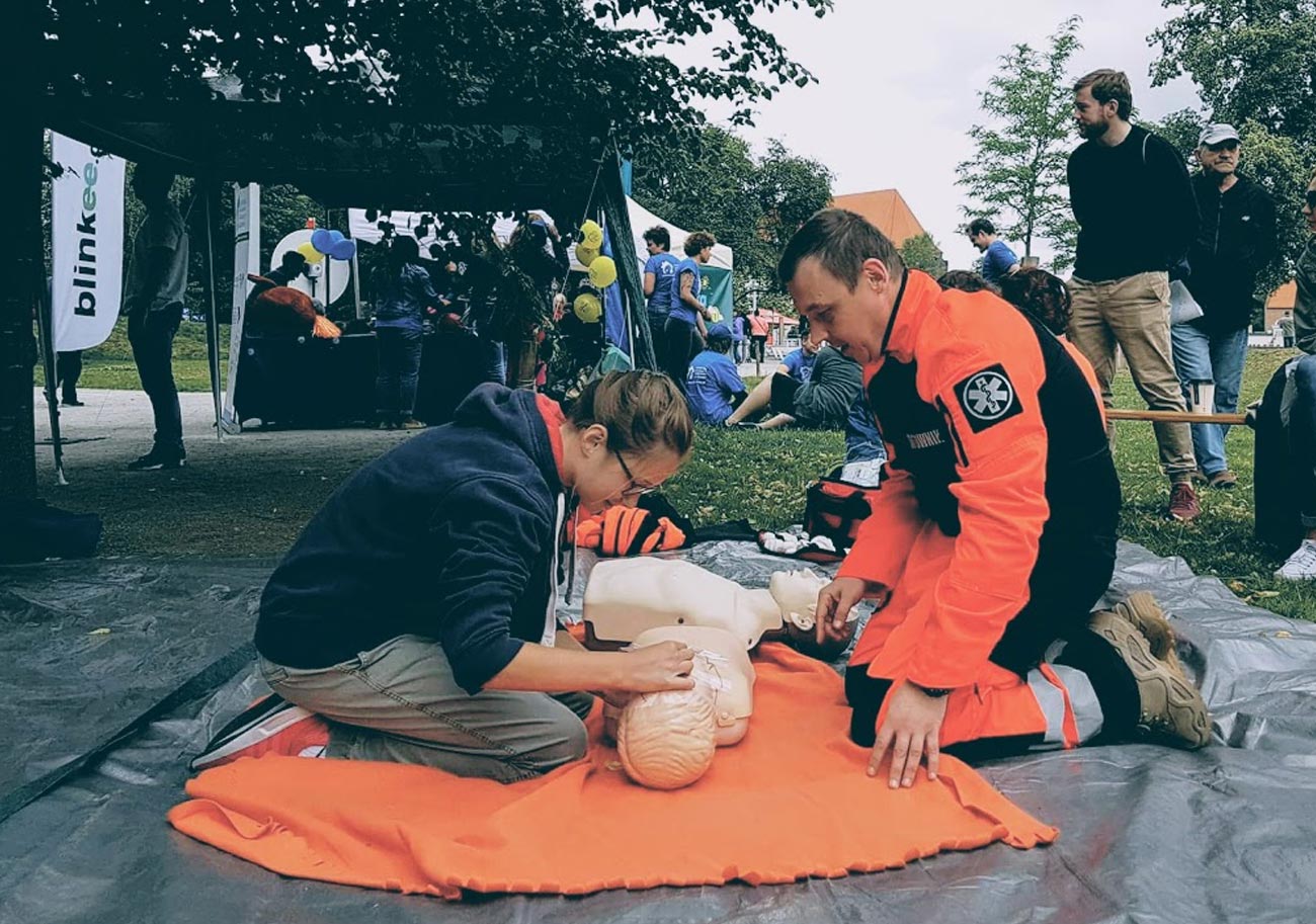 Kurs pierwszej pomocy Wrocław szkolenie z pierwszej pomocy bezpłatny kurs pierwszej pomocy Wrocław wydarzenia i pokazy pierwsza pomoc