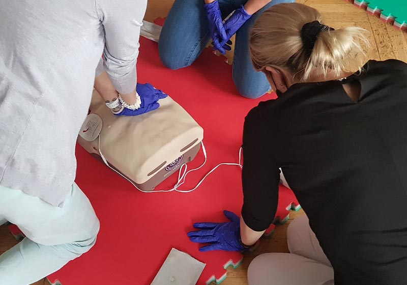 Kurs pierwszej pomocy w firmie Wrocław szkolenie z pierwszej pomocy dla pracowników firmy we Wrocławiu kurs pierwszej pomocy we Wrocławiu